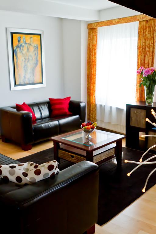 Hotel Zum Goldenen Loewen Baden-Baden Room photo