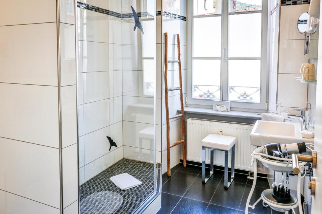Hotel Zum Goldenen Loewen Baden-Baden Room photo