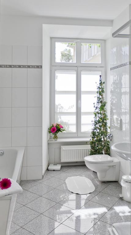 Hotel Zum Goldenen Loewen Baden-Baden Room photo